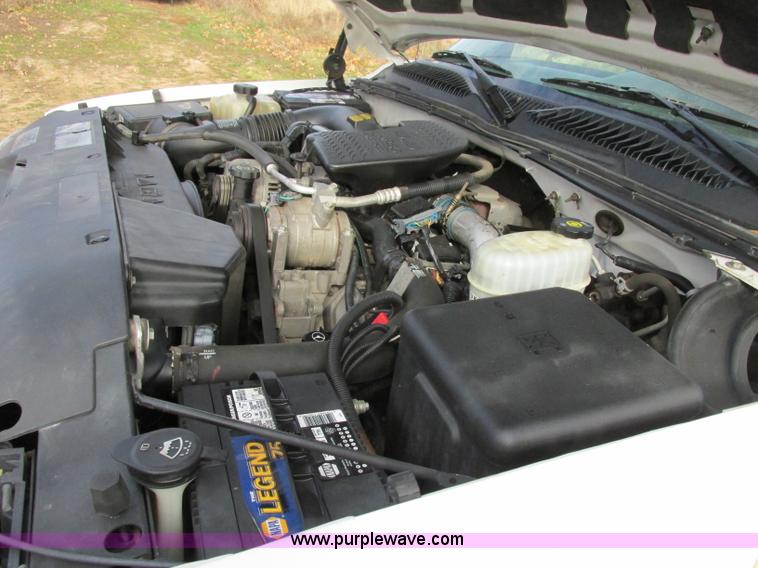 image for item F5426 2004 GMC Sierra 3500 utility truck