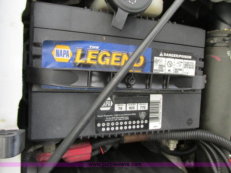 image for item F5426 2004 GMC Sierra 3500 utility truck