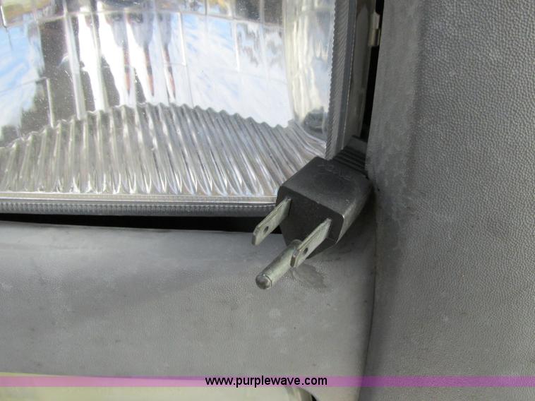 image for item F5426 2004 GMC Sierra 3500 utility truck