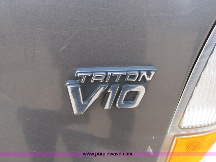 image for item F5454 2002 Ford F350 Super Duty XL flatbed truck