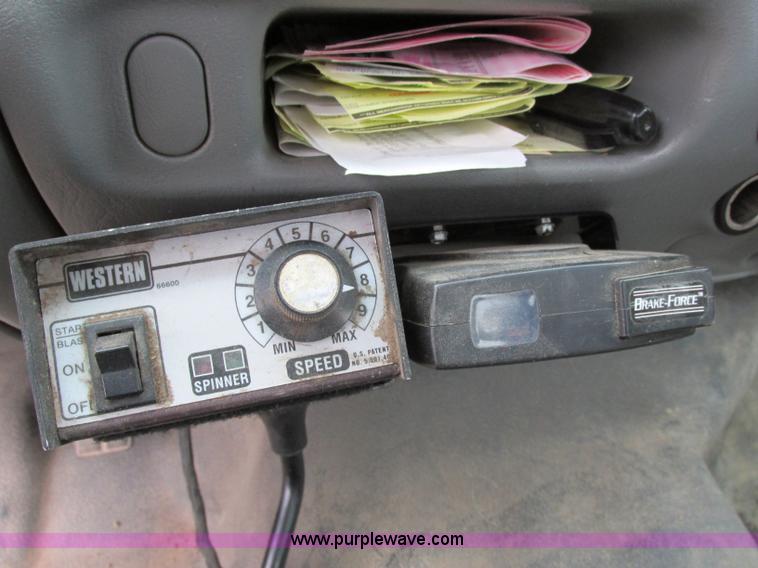 image for item F5454 2002 Ford F350 Super Duty XL flatbed truck