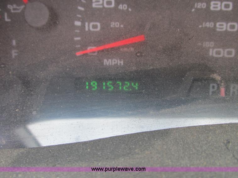 image for item F5454 2002 Ford F350 Super Duty XL flatbed truck