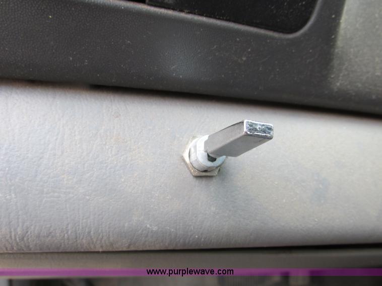 image for item F5454 2002 Ford F350 Super Duty XL flatbed truck