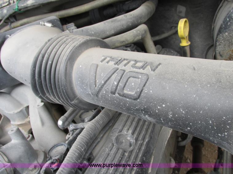 image for item F5454 2002 Ford F350 Super Duty XL flatbed truck