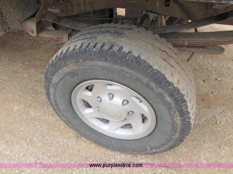 image for item F5454 2002 Ford F350 Super Duty XL flatbed truck