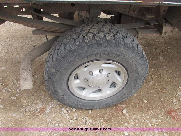 image for item F5454 2002 Ford F350 Super Duty XL flatbed truck