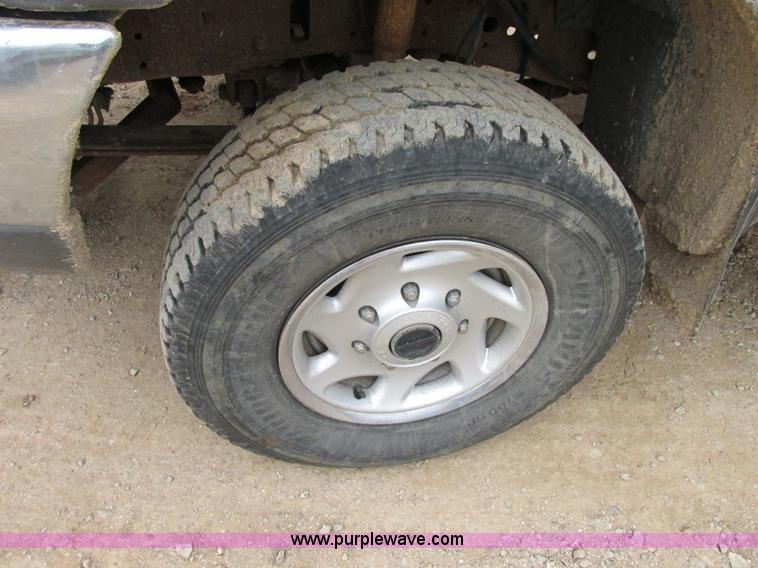 image for item F5454 2002 Ford F350 Super Duty XL flatbed truck