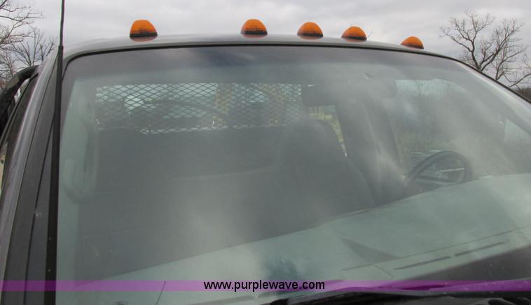 image for item F5454 2002 Ford F350 Super Duty XL flatbed truck