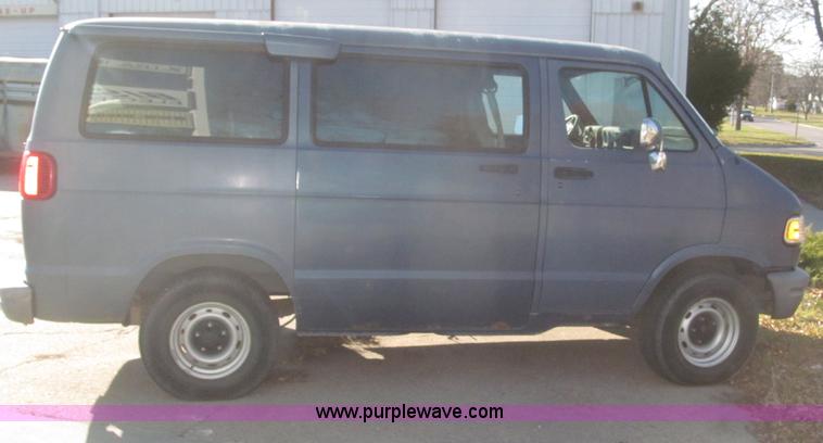image for item F7194 1997 Dodge Ram Van 1500 cargo van
