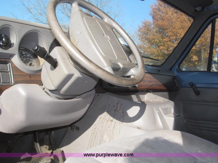 image for item F7194 1997 Dodge Ram Van 1500 cargo van