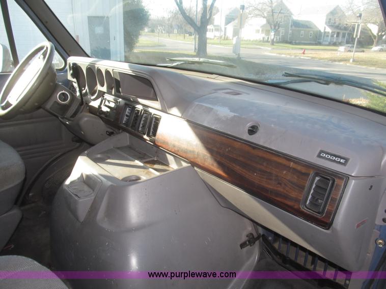 image for item F7194 1997 Dodge Ram Van 1500 cargo van