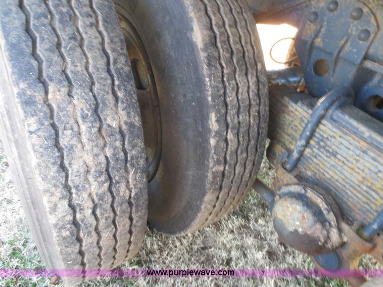 image for item F8049 1978 Checker Cab CCM-21 flatbed trailer