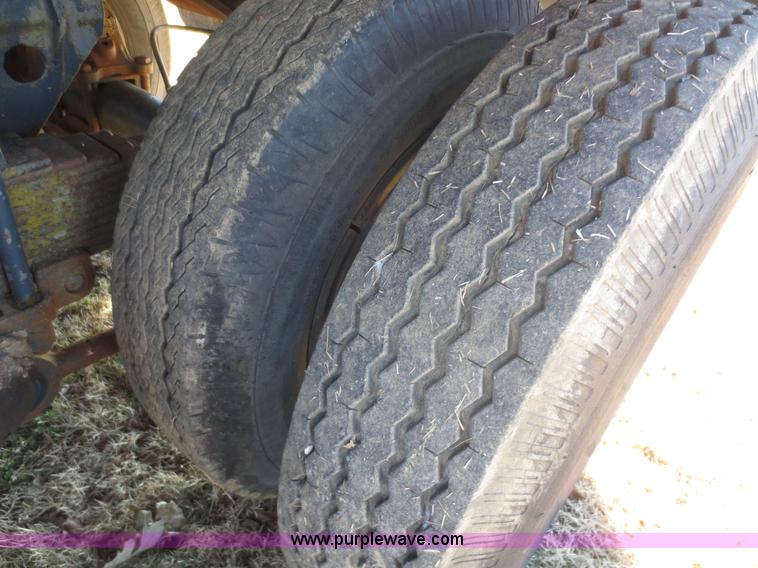 image for item F8049 1978 Checker Cab CCM-21 flatbed trailer