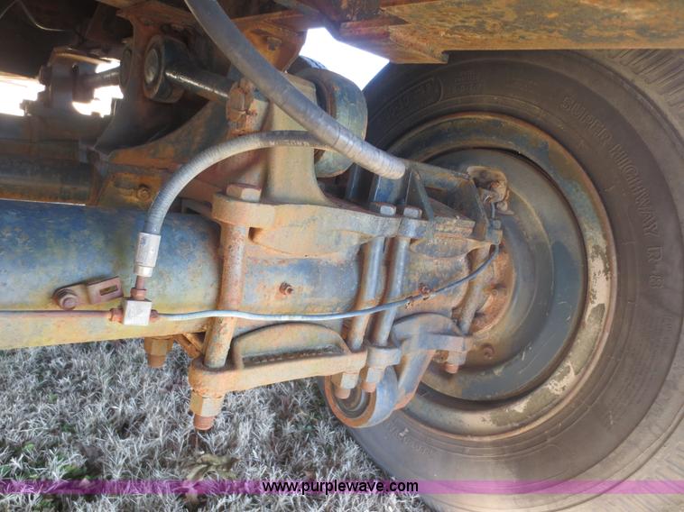 image for item F8049 1978 Checker Cab CCM-21 flatbed trailer