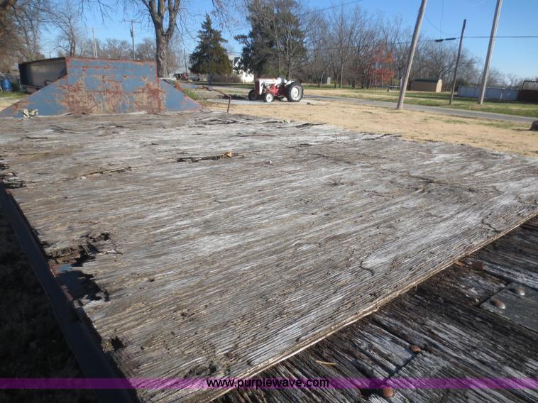 image for item F8049 1978 Checker Cab CCM-21 flatbed trailer