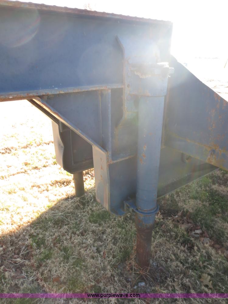 image for item F8049 1978 Checker Cab CCM-21 flatbed trailer