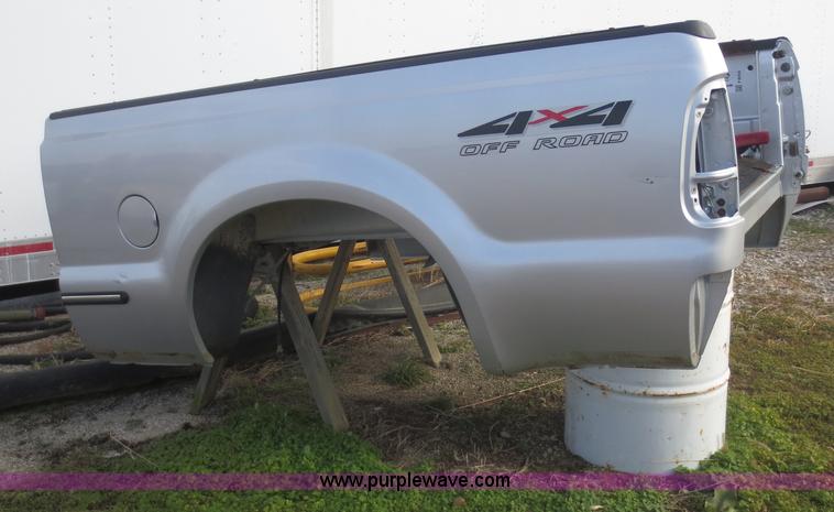 image for item F8054 1999 Ford F250 pickup truck bed