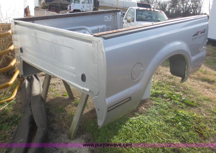 image for item F8054 1999 Ford F250 pickup truck bed