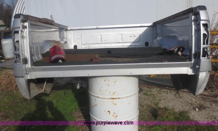 image for item F8054 1999 Ford F250 pickup truck bed