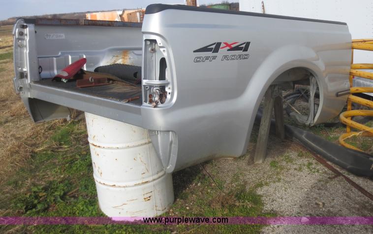 image for item F8054 1999 Ford F250 pickup truck bed