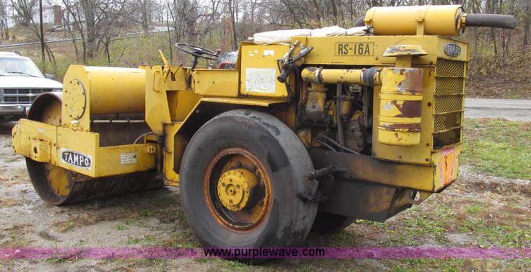 image for item G2187 Tampo RS16A vibratory smooth drum roller