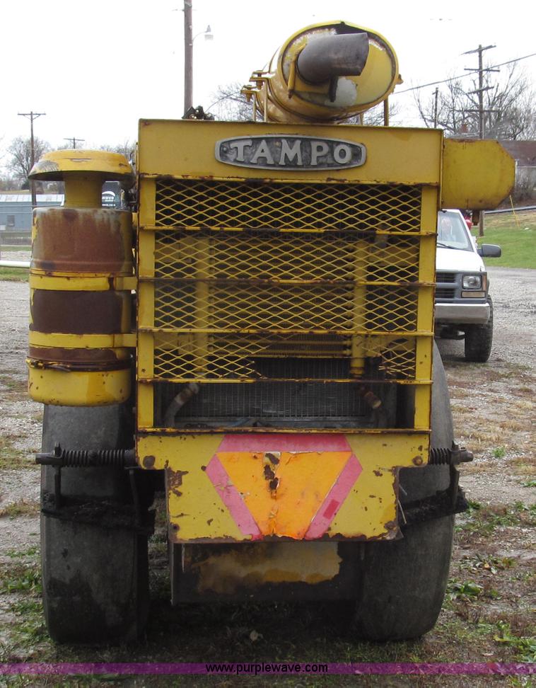 image for item G2187 Tampo RS16A vibratory smooth drum roller