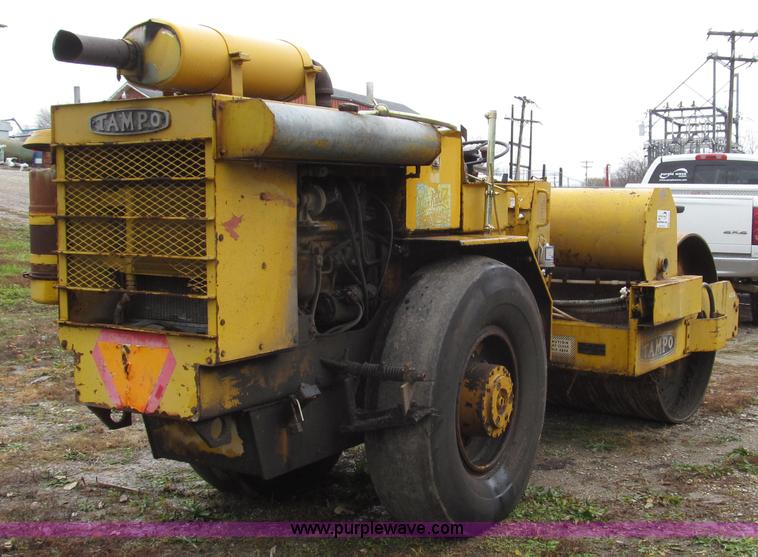 image for item G2187 Tampo RS16A vibratory smooth drum roller