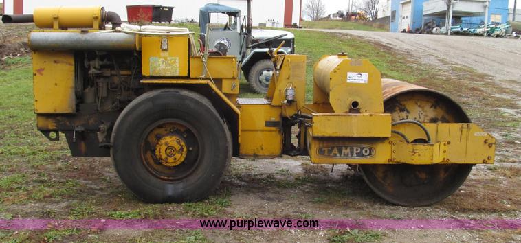 image for item G2187 Tampo RS16A vibratory smooth drum roller