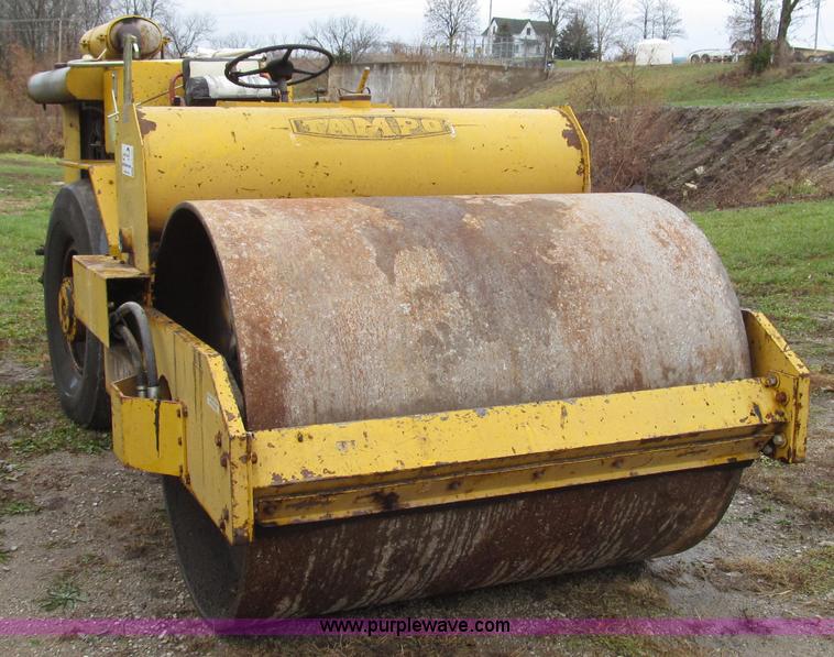 image for item G2187 Tampo RS16A vibratory smooth drum roller