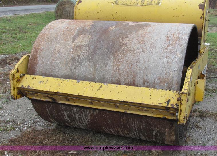 image for item G2187 Tampo RS16A vibratory smooth drum roller