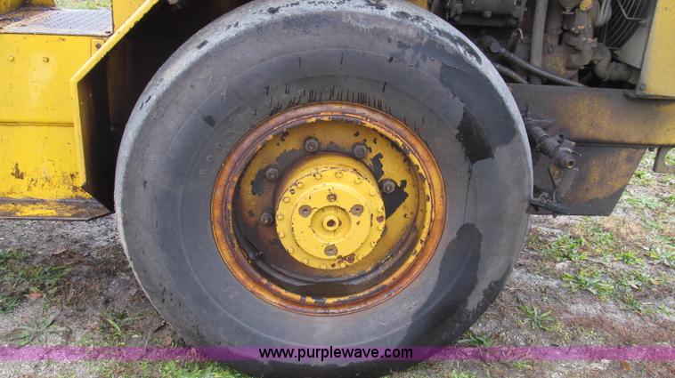 image for item G2187 Tampo RS16A vibratory smooth drum roller