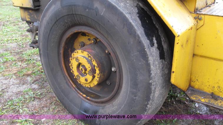 image for item G2187 Tampo RS16A vibratory smooth drum roller