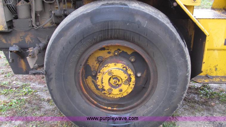 image for item G2187 Tampo RS16A vibratory smooth drum roller