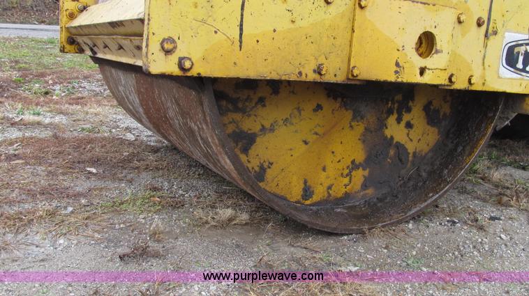 image for item G2187 Tampo RS16A vibratory smooth drum roller