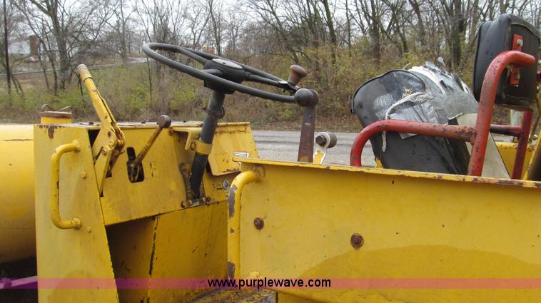 image for item G2187 Tampo RS16A vibratory smooth drum roller