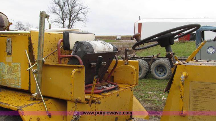 image for item G2187 Tampo RS16A vibratory smooth drum roller