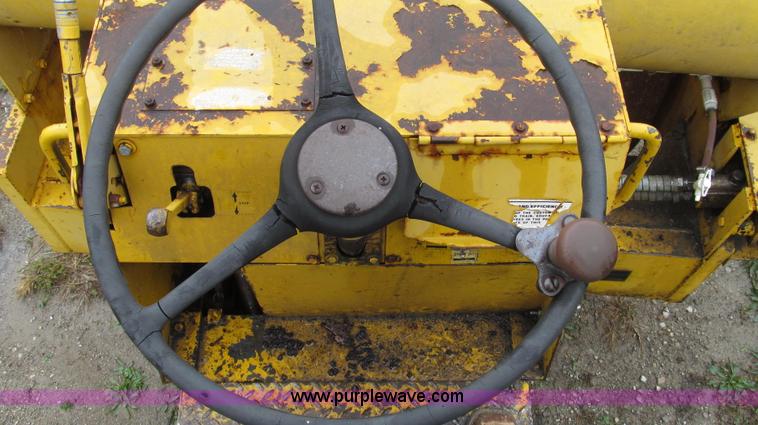 image for item G2187 Tampo RS16A vibratory smooth drum roller