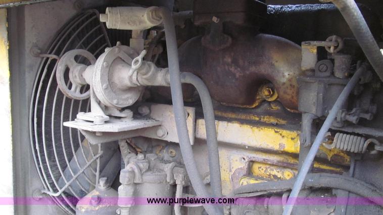 image for item G2187 Tampo RS16A vibratory smooth drum roller