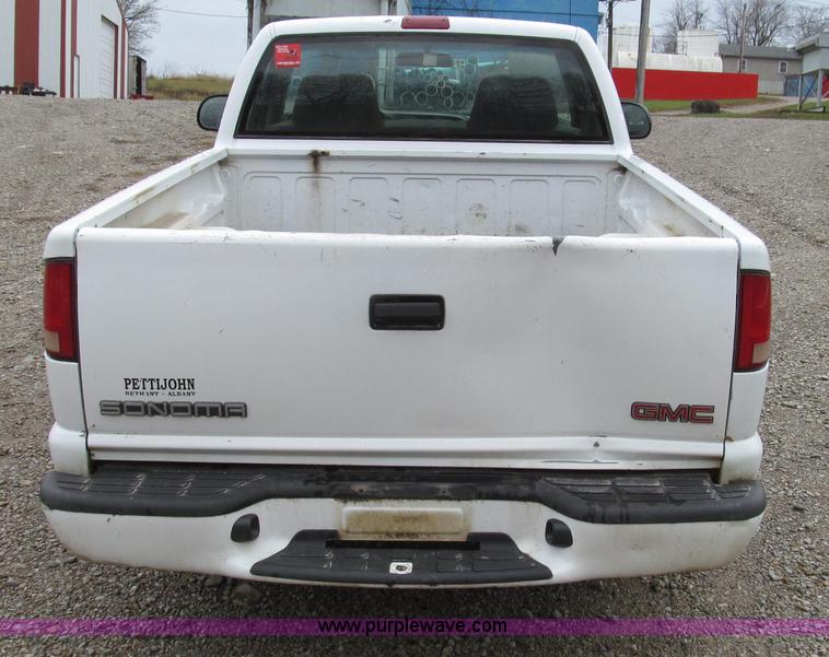 image for item G2191 2000 GMC Sonoma SL pickup truck