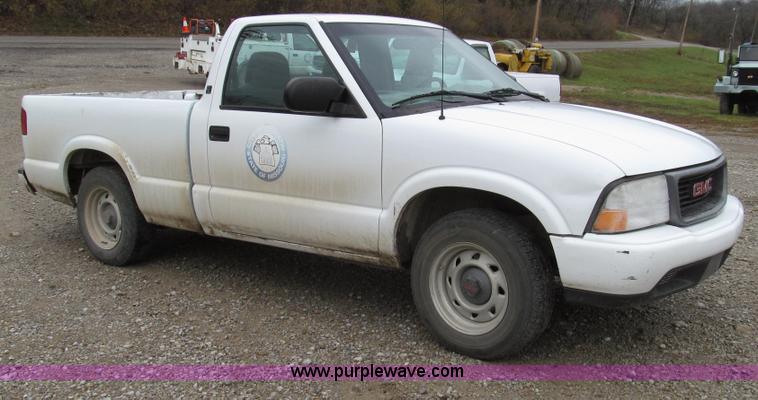 image for item G2191 2000 GMC Sonoma SL pickup truck