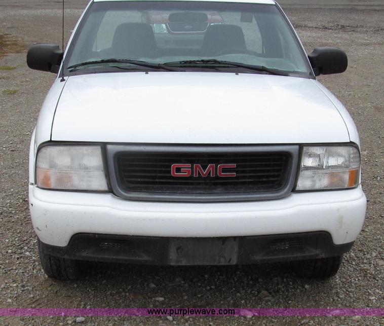 image for item G2191 2000 GMC Sonoma SL pickup truck