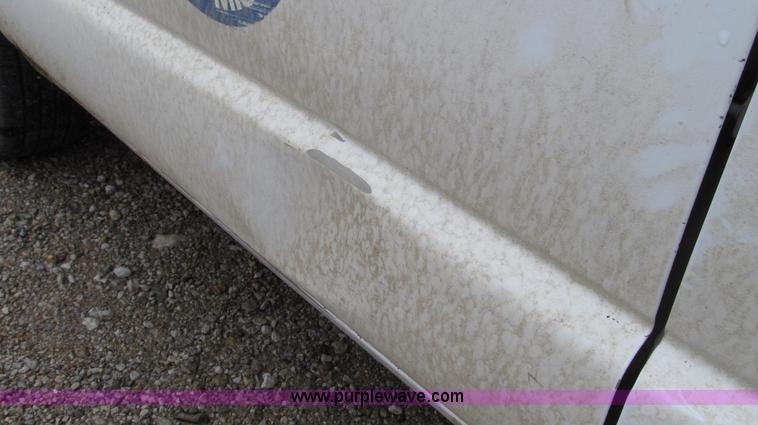 image for item G2191 2000 GMC Sonoma SL pickup truck