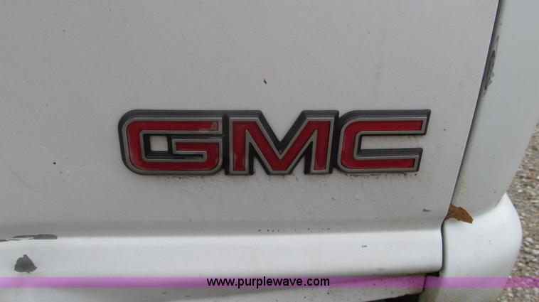 image for item G2191 2000 GMC Sonoma SL pickup truck