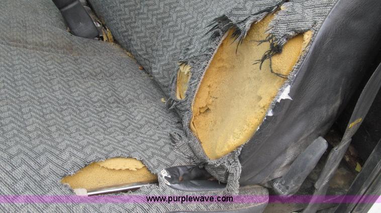 image for item G2191 2000 GMC Sonoma SL pickup truck