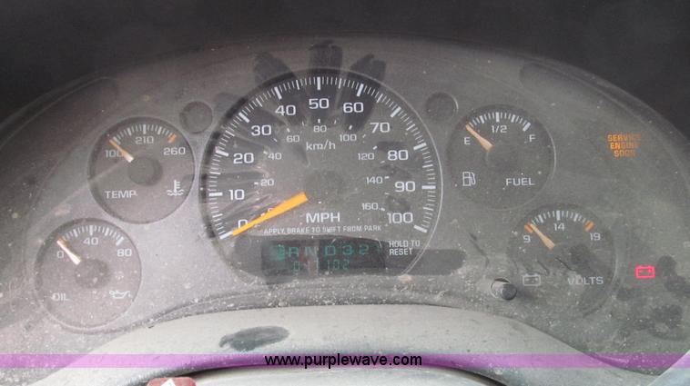 image for item G2191 2000 GMC Sonoma SL pickup truck