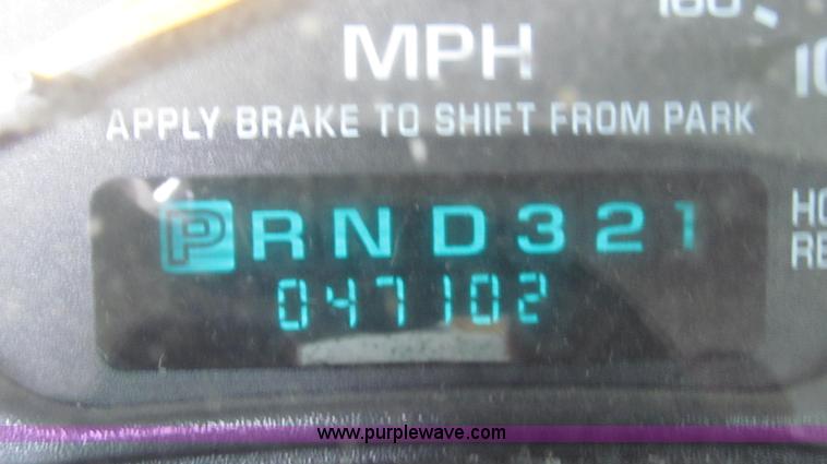 image for item G2191 2000 GMC Sonoma SL pickup truck