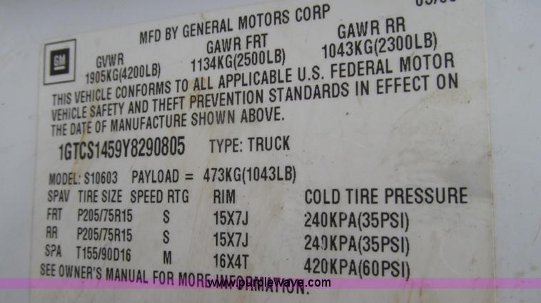 image for item G2191 2000 GMC Sonoma SL pickup truck