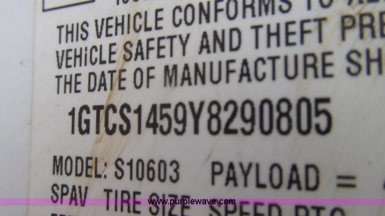 image for item G2191 2000 GMC Sonoma SL pickup truck