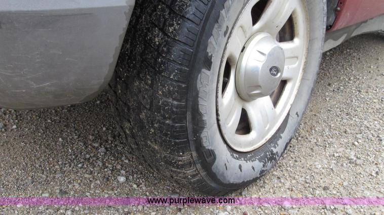 image for item G2192 2002 Ford Explorer XLS SUV