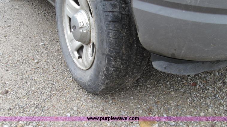 image for item G2192 2002 Ford Explorer XLS SUV